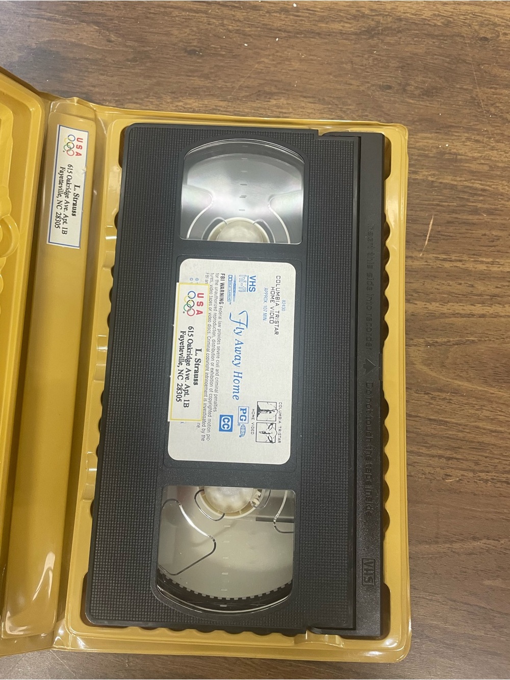 Vintage Fly Away Home VHS 1997 Columbia TriStar Clamshell Case - Picture 5 of 6